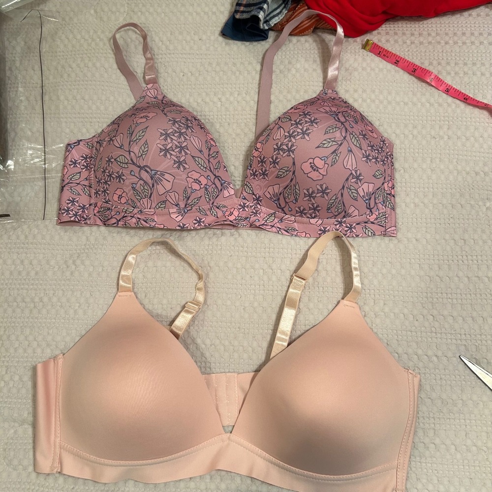 YMI Intimates 42D Floral Wireless Comfort Bra 2‎ Lot Women's Feminine Girly Set